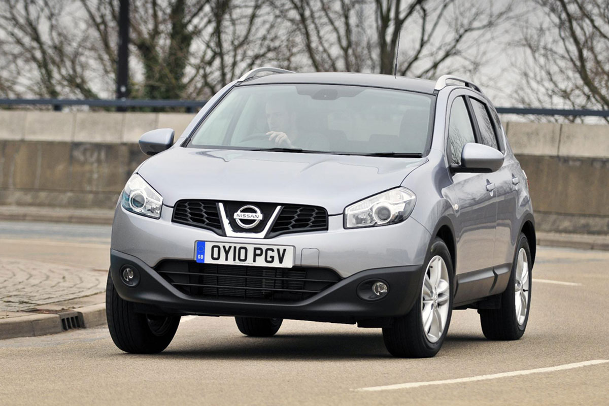 Nissan Qashqai 2010 - front 3/4 view cornering 