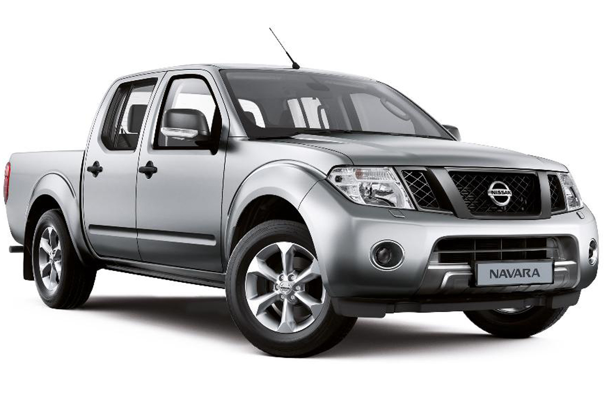 Nissan Navara Visia 2013 front quarter