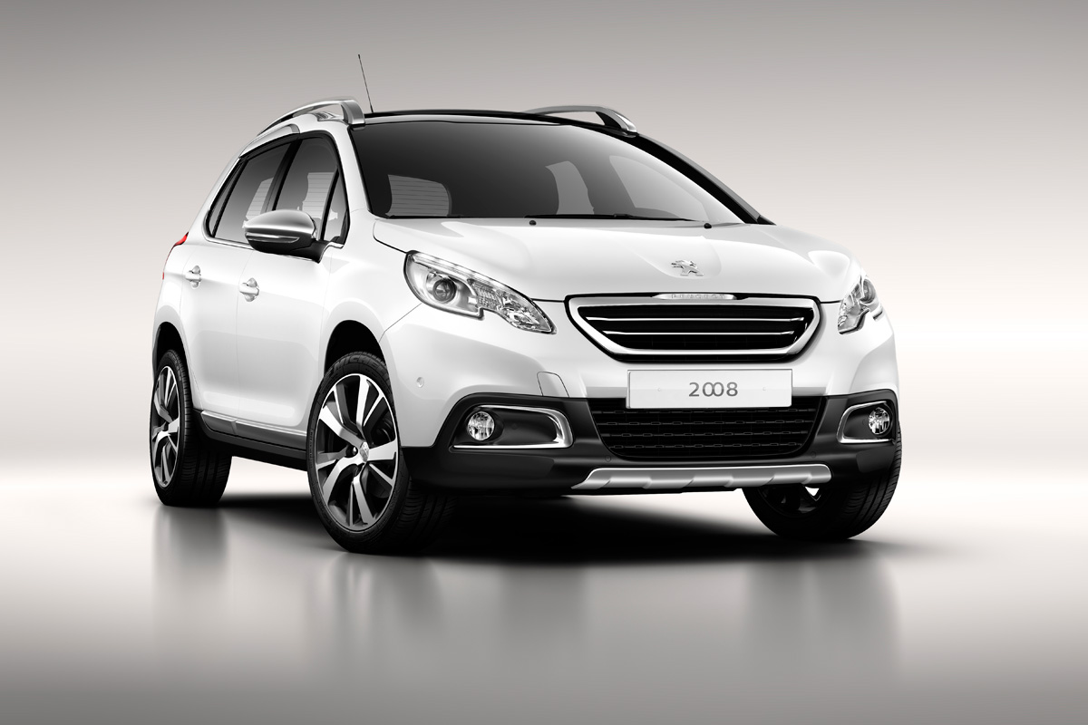Peugeot 2008 crossover 2013 front quarter