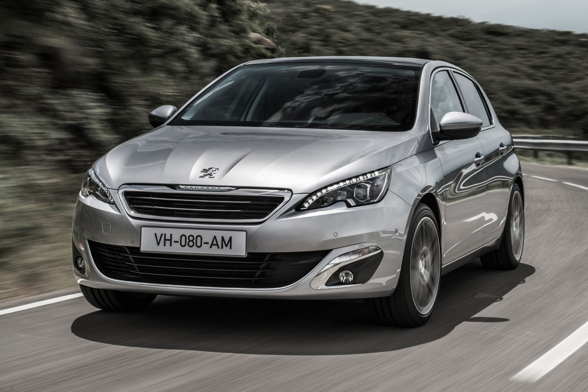 Peugeot 308 2014 front quarter tracking