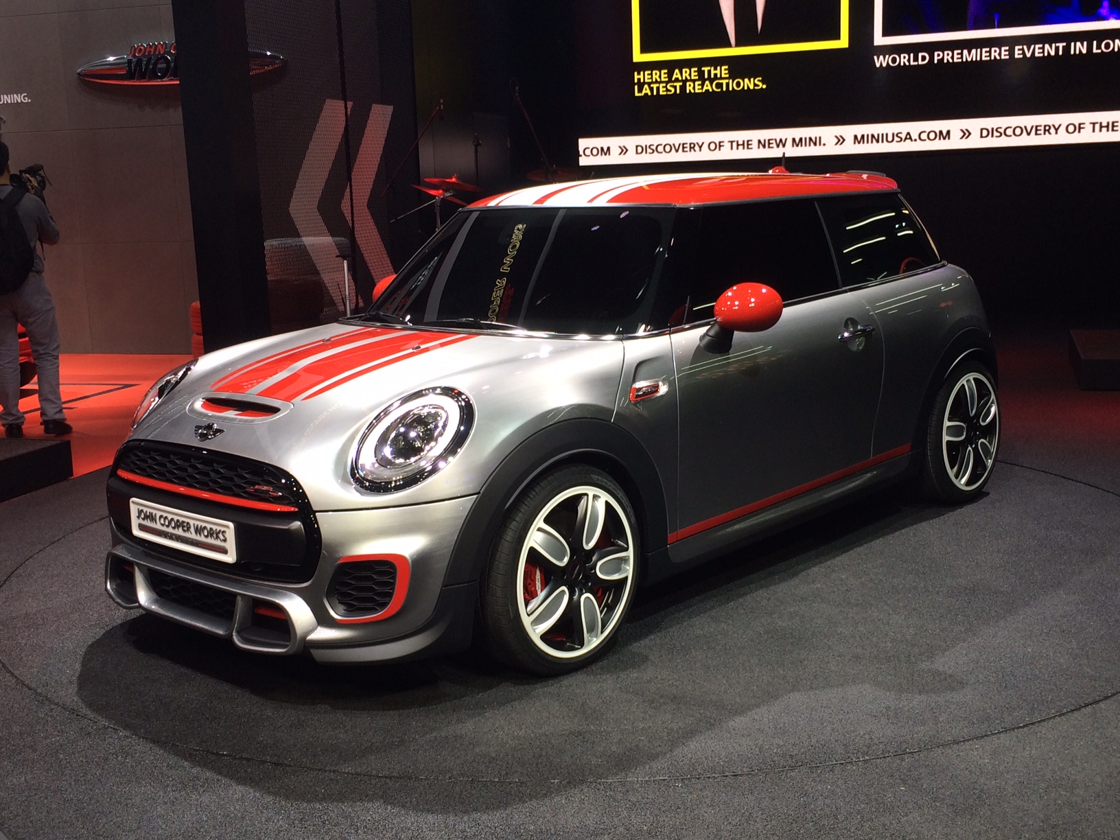 MINI John Cooper Works 2014 front quarter static