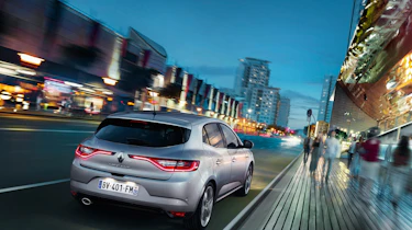 Renault says designing the LED clusters to span almost the whole of the rear of the car increases the perception of width.