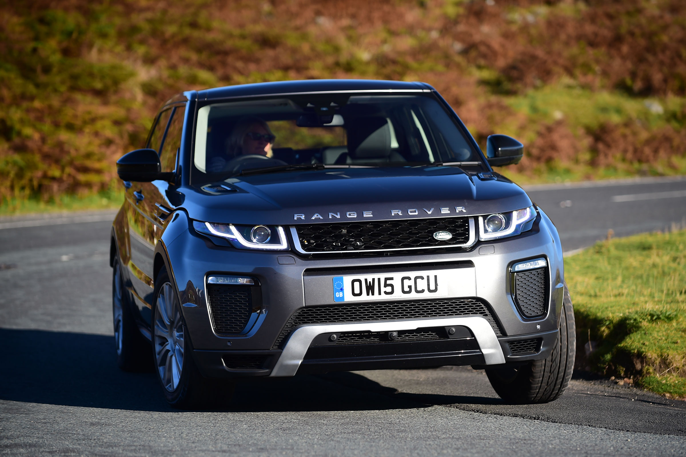 Range Rover Evoque Mk1 driving