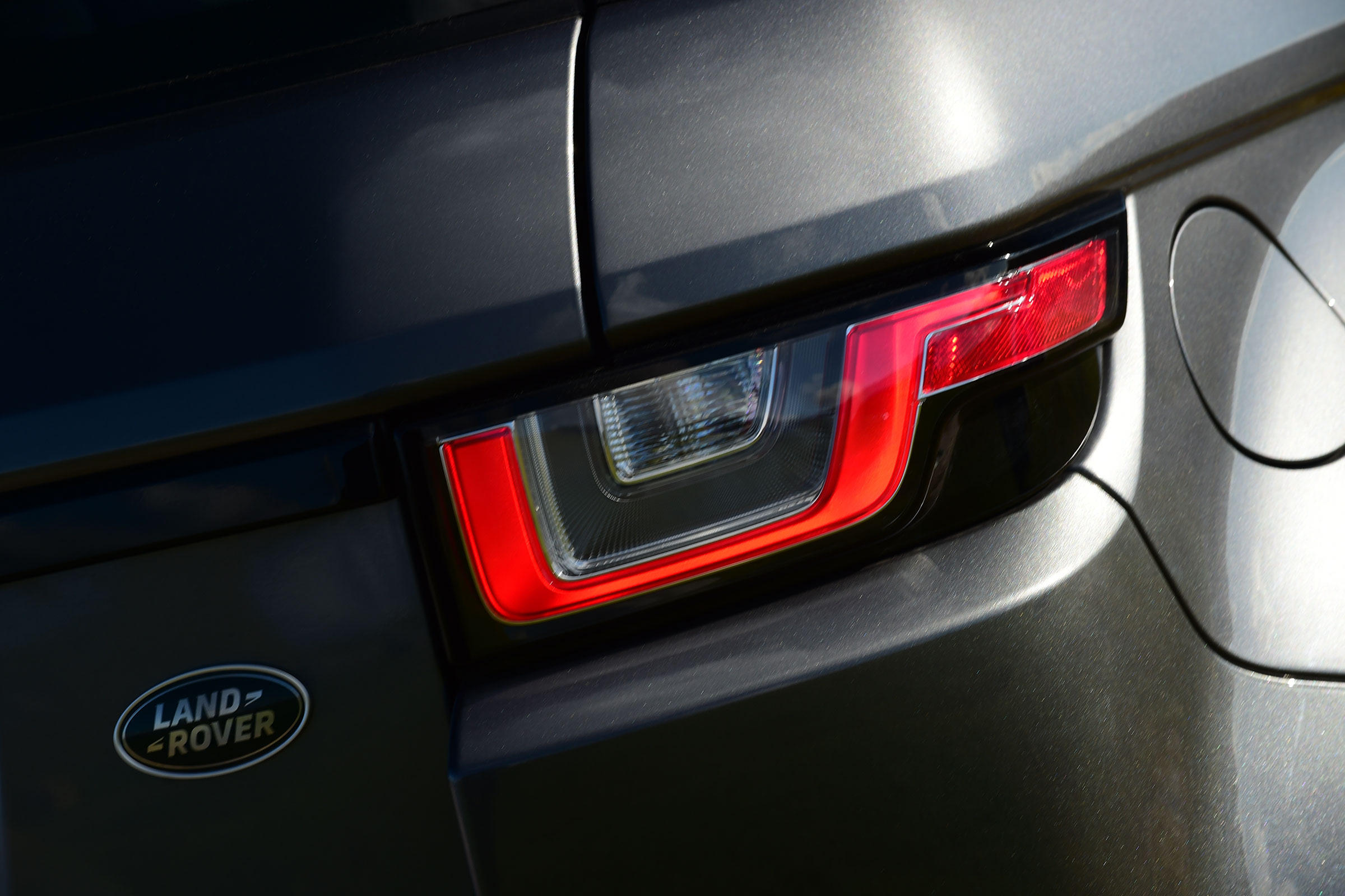Even the SE comes with DAB radio, all-round parking sensors, cruise control and 18-inch alloy wheels