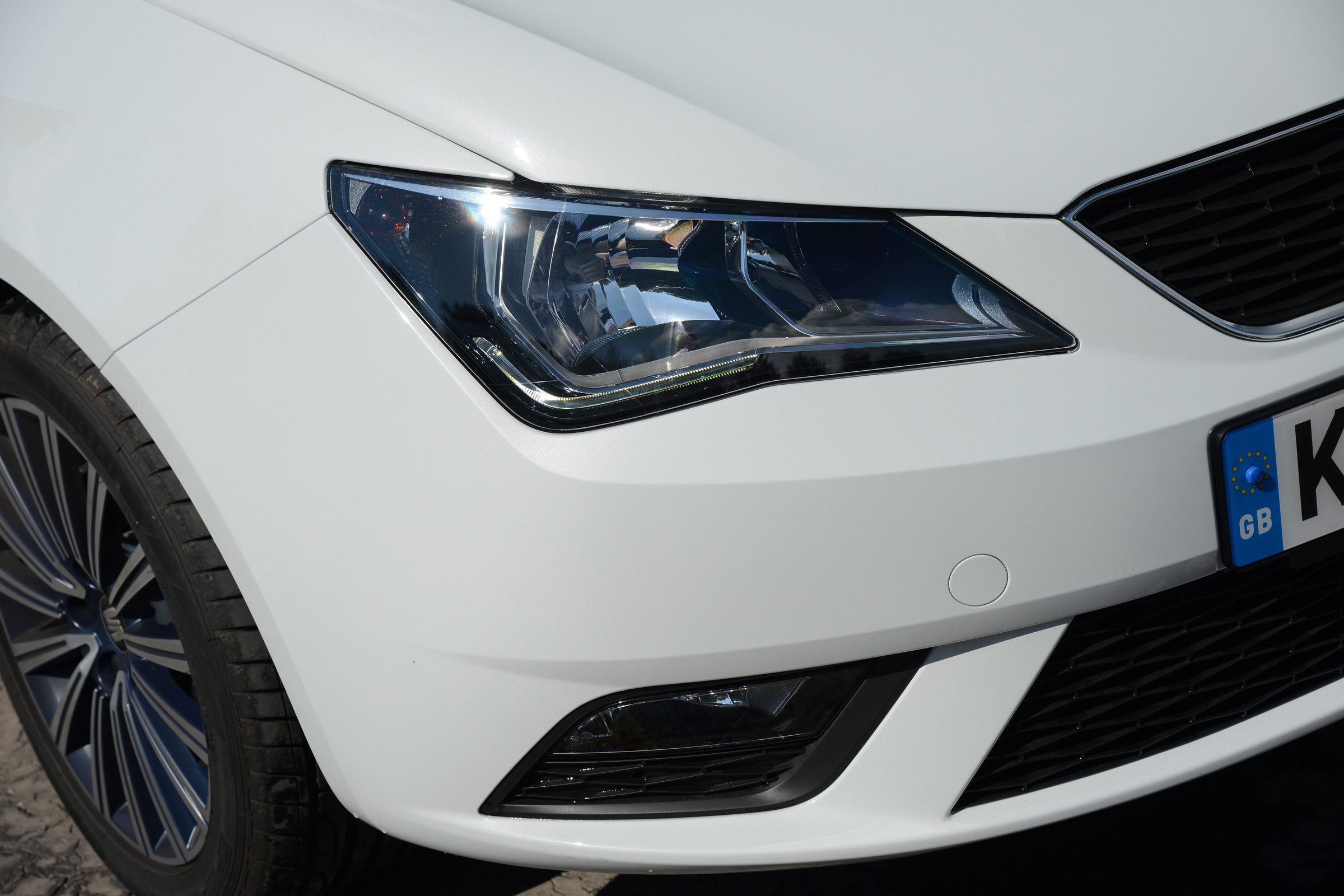 LED running lights and foglights are featured from the SE trim level up