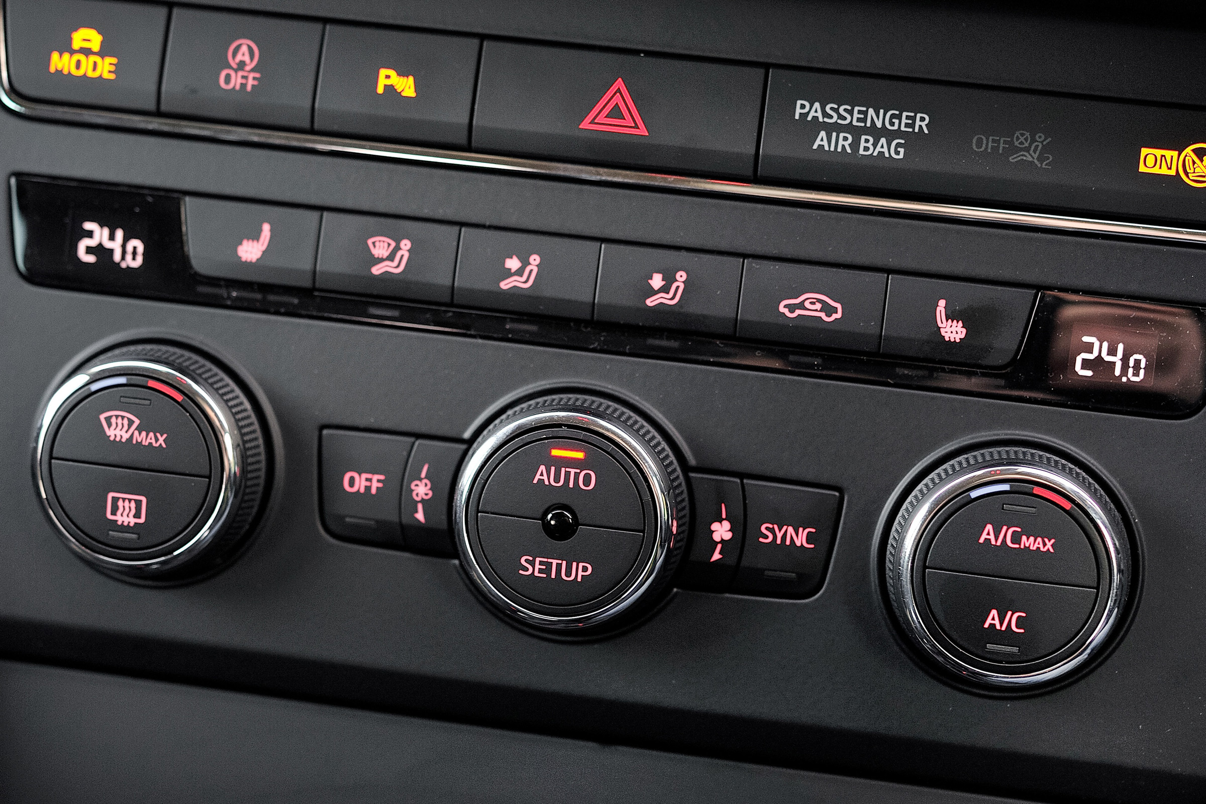 SEAT Leon climate control dials