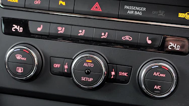 SEAT Leon climate control dials
