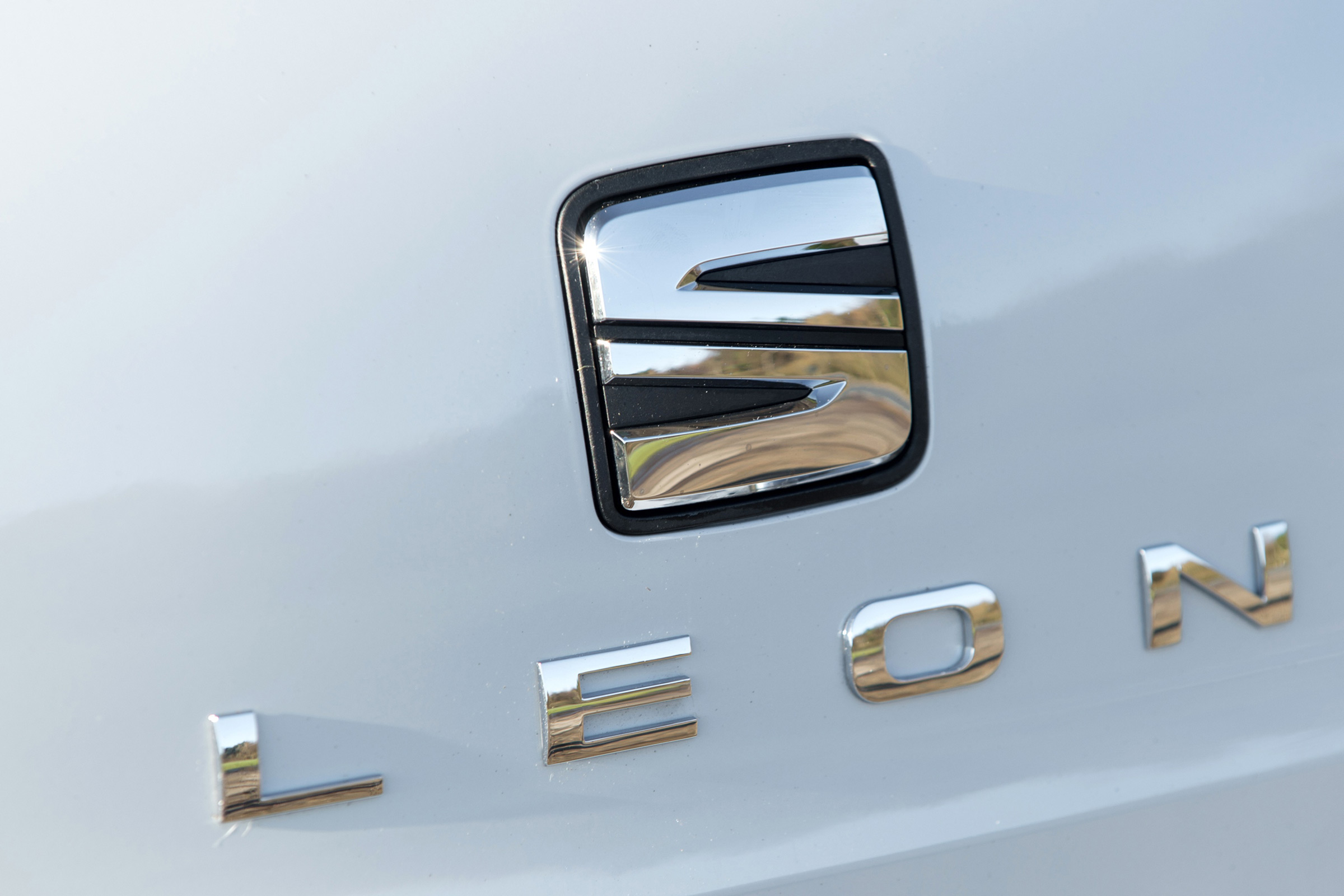 SEAT Leon badge
