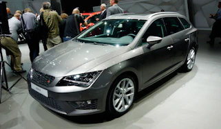 SEAT Leon ST front quarter static