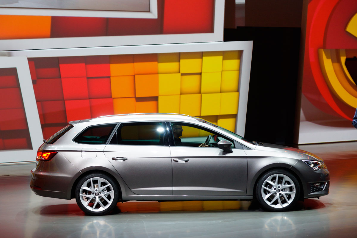 SEAT Leon ST side profile