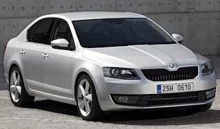 Skoda Octavia saloon 2013 front quarter