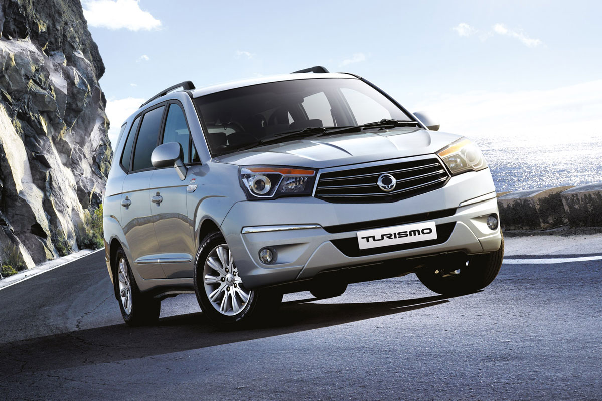 Ssangyong Turismo MPV 2013 front cornering