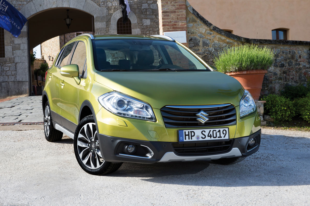 Suzuki SX-4 S-Cross 2013 front quarter static