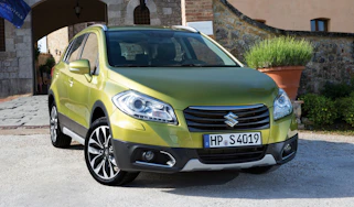 Suzuki SX-4 S-Cross 2013 front quarter static