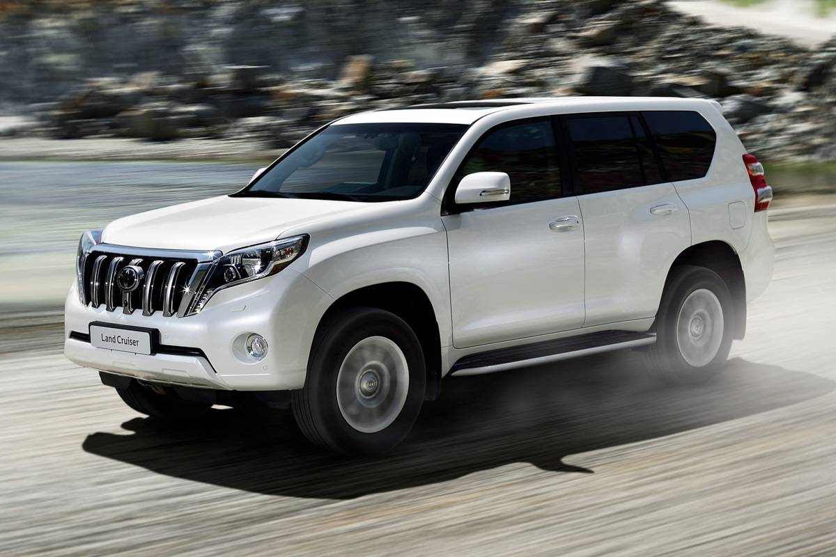 Toyota Land Cruiser SUV 2014 front quarter