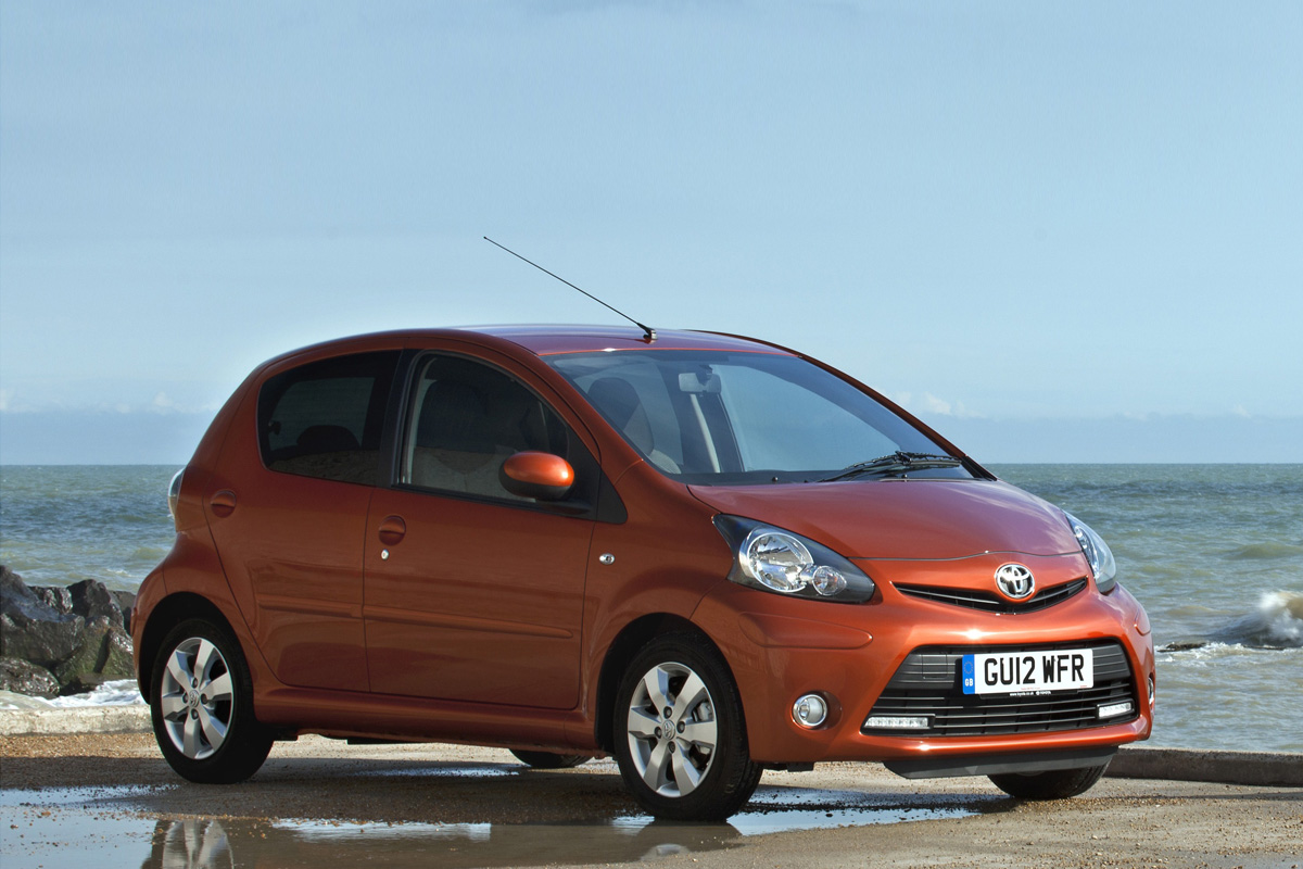 Toyota Aygo Fire 2013 city car front static