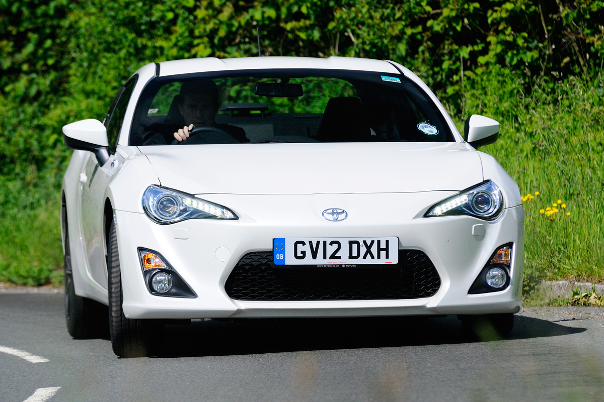 Toyota GT 86 2012 front cornering