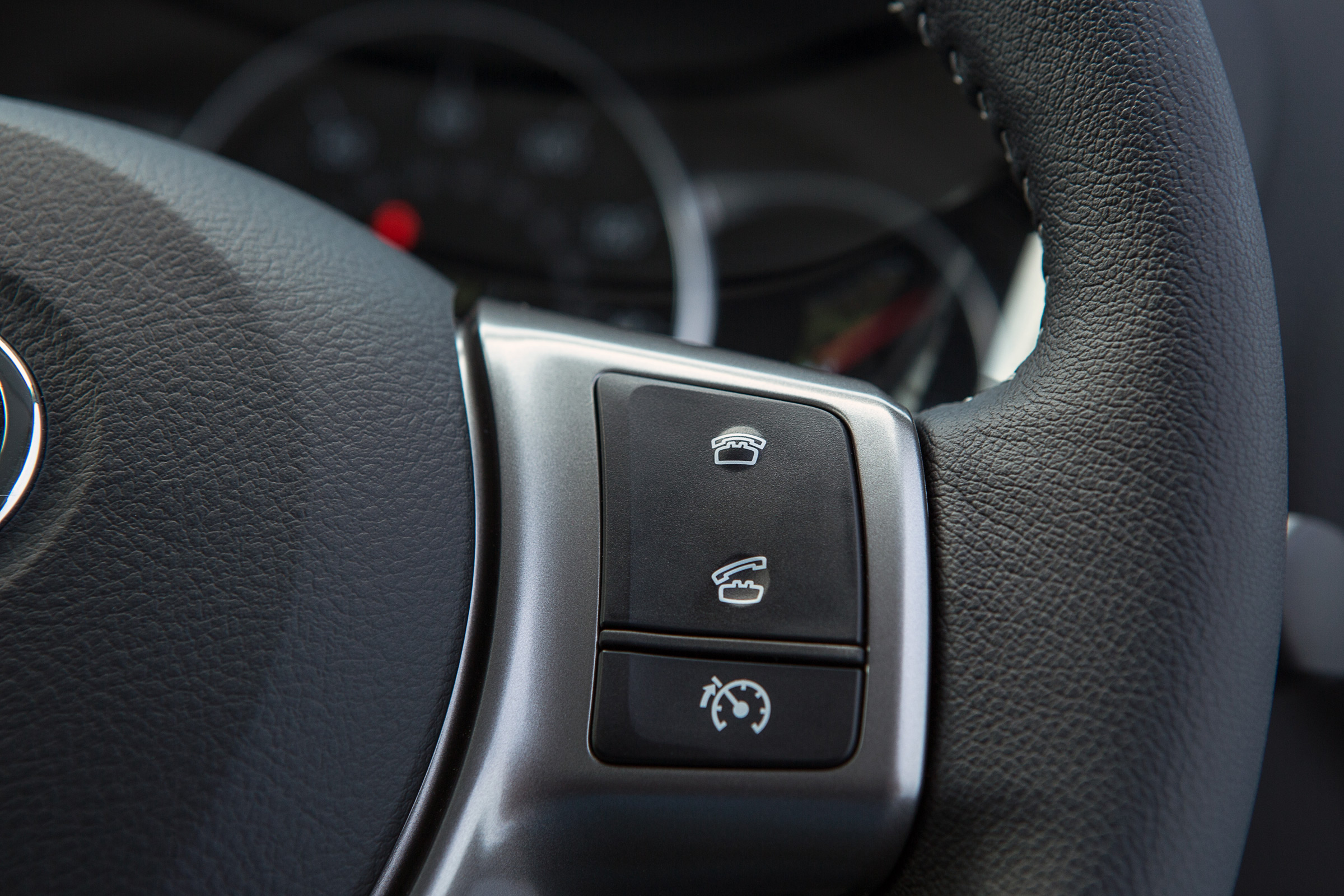 Toyota Yaris steering wheel controls 