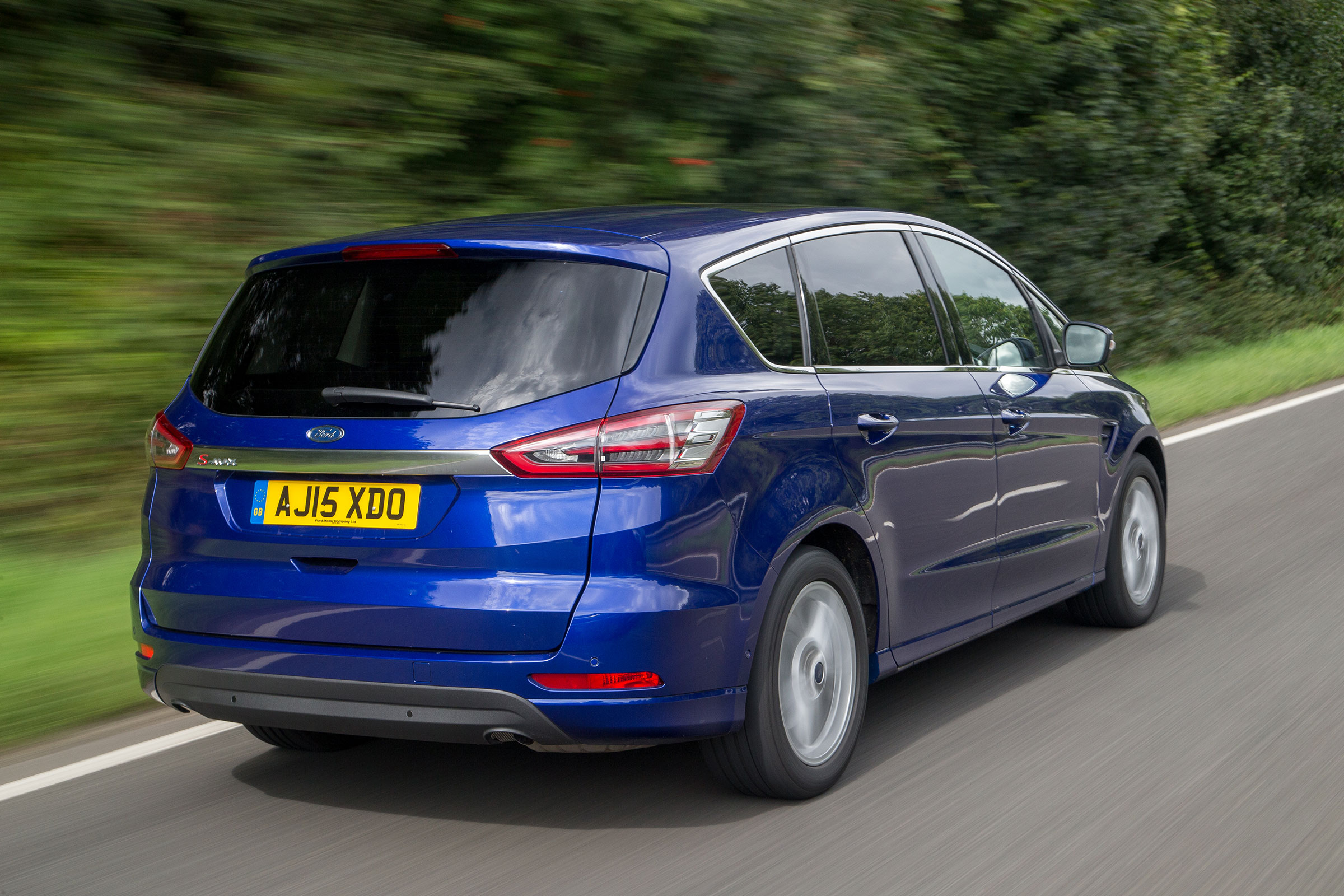 You can free up more than 2,000 litres of boot space when all of the rear seats are removed or folded flat.