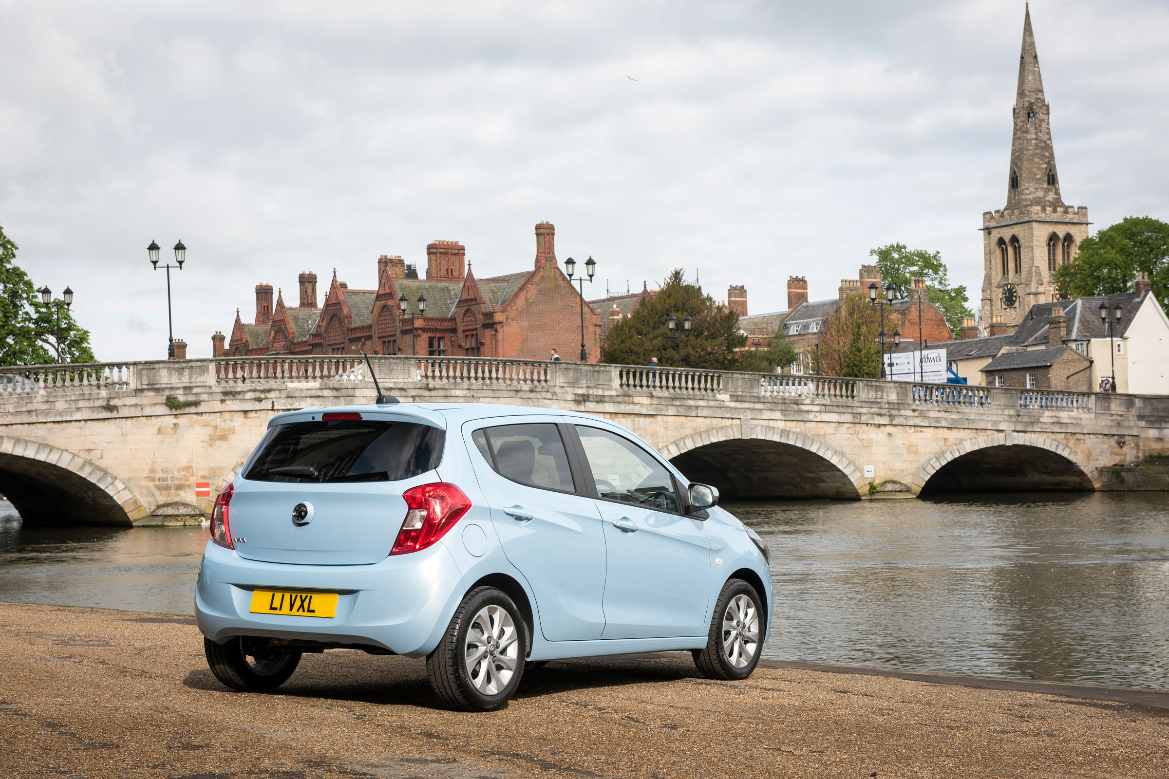 There’s only one engine, but a choice of two gearboxes, with the automatic being the most economical