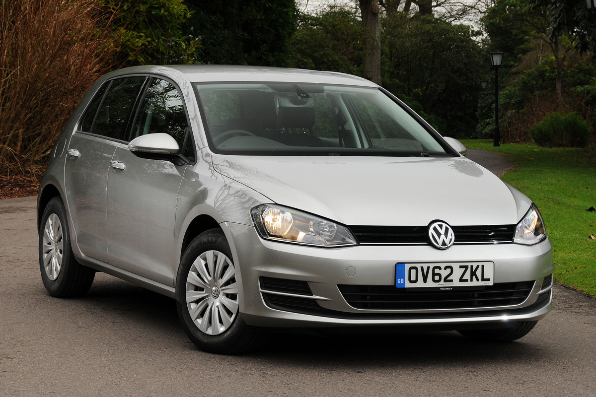 Volkswagen Golf MkVII 2013 front quarter