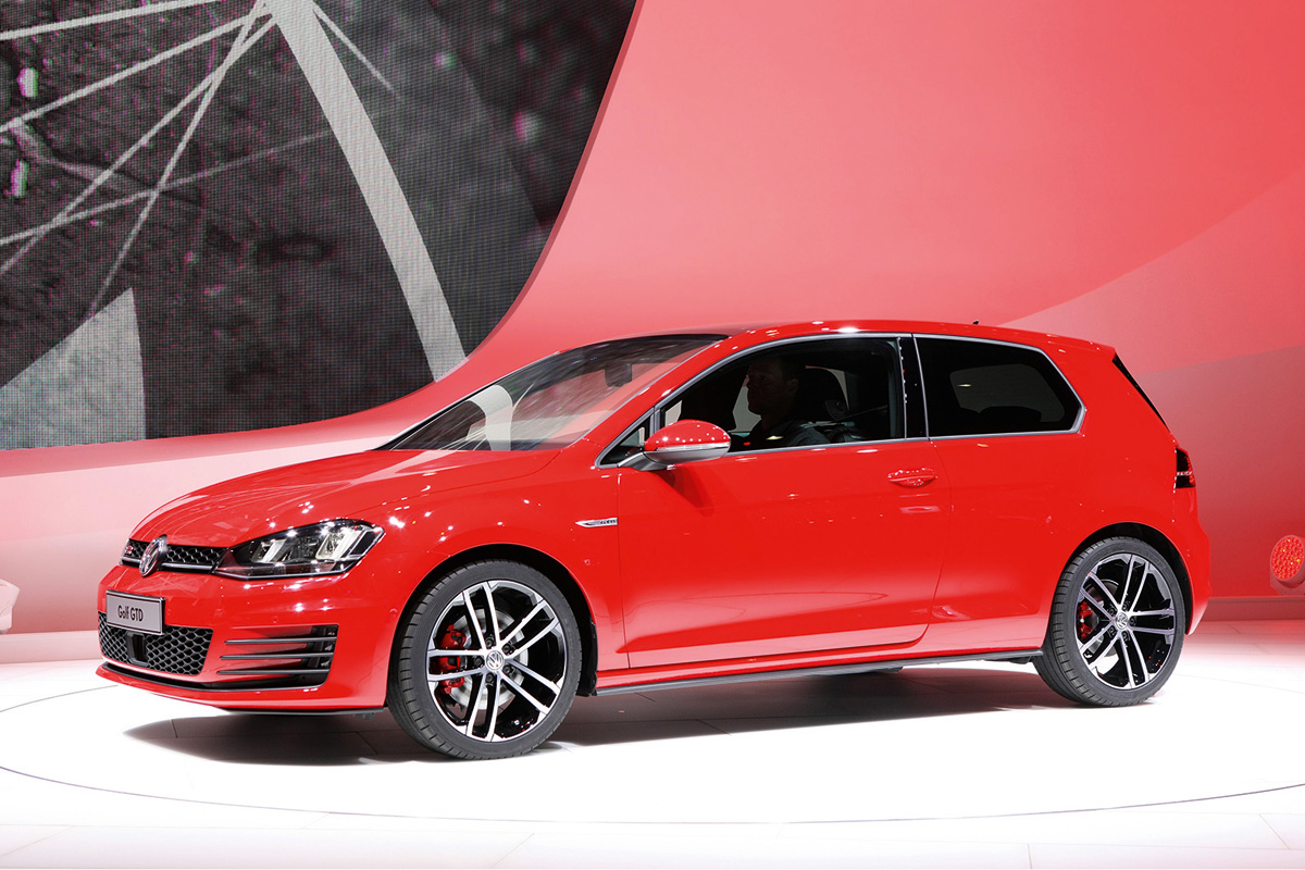 Volkswagen Golf GTD hatchback 2013 front quarter