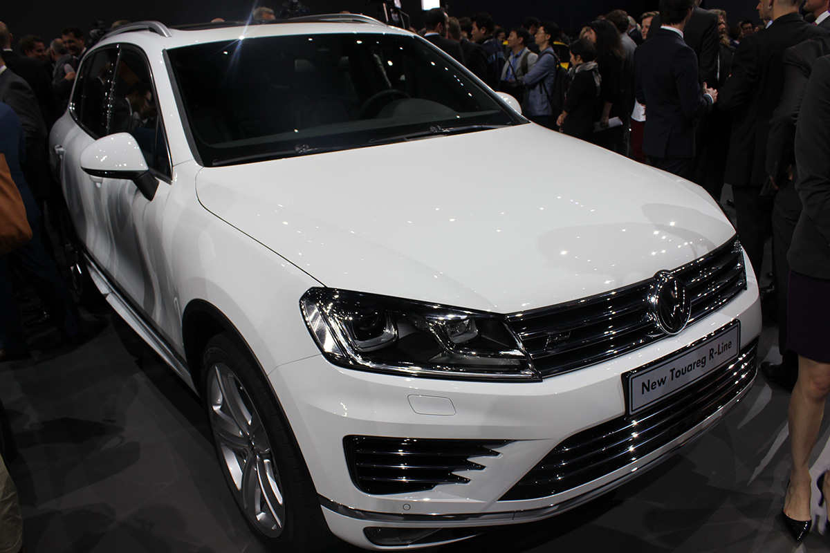Volkswagen Touareg SUV front quarter static