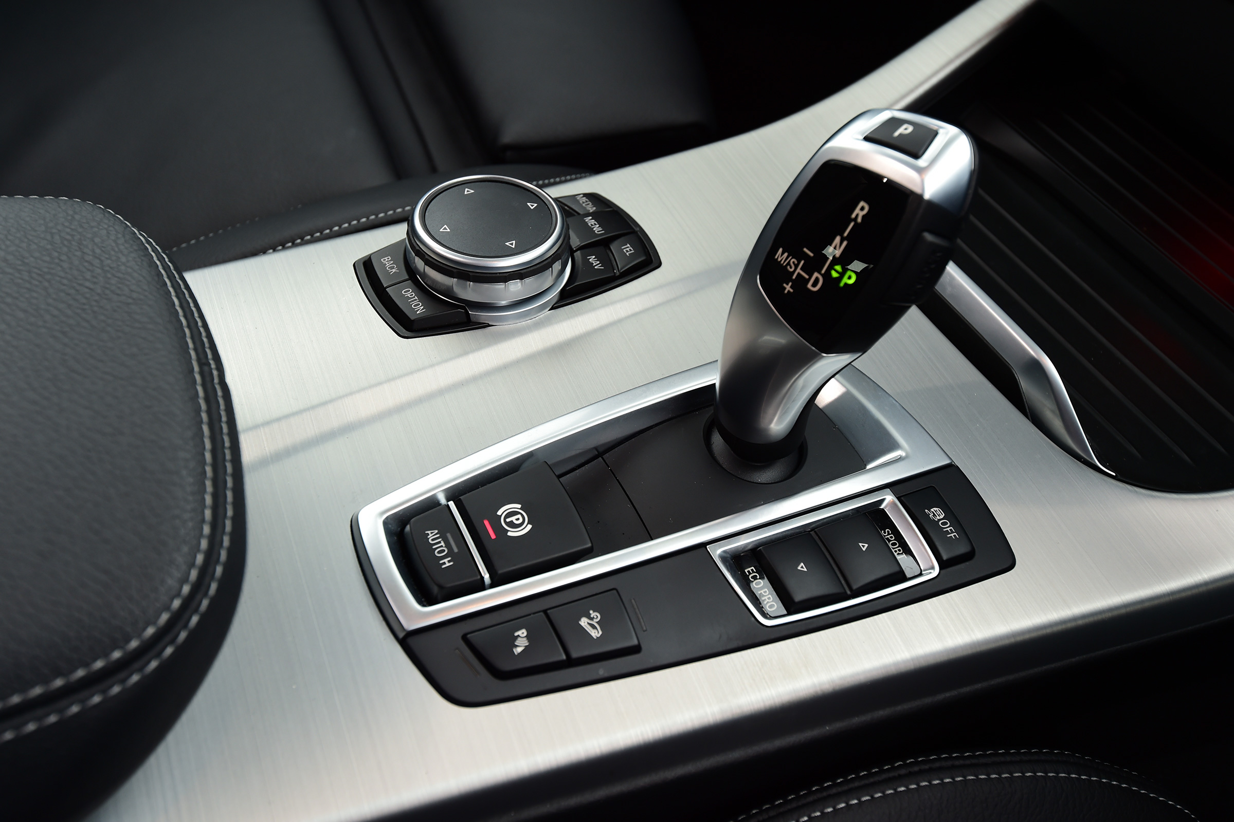 Most versions come with an automatic gearbox which suits the X3 and provides smooth shifts