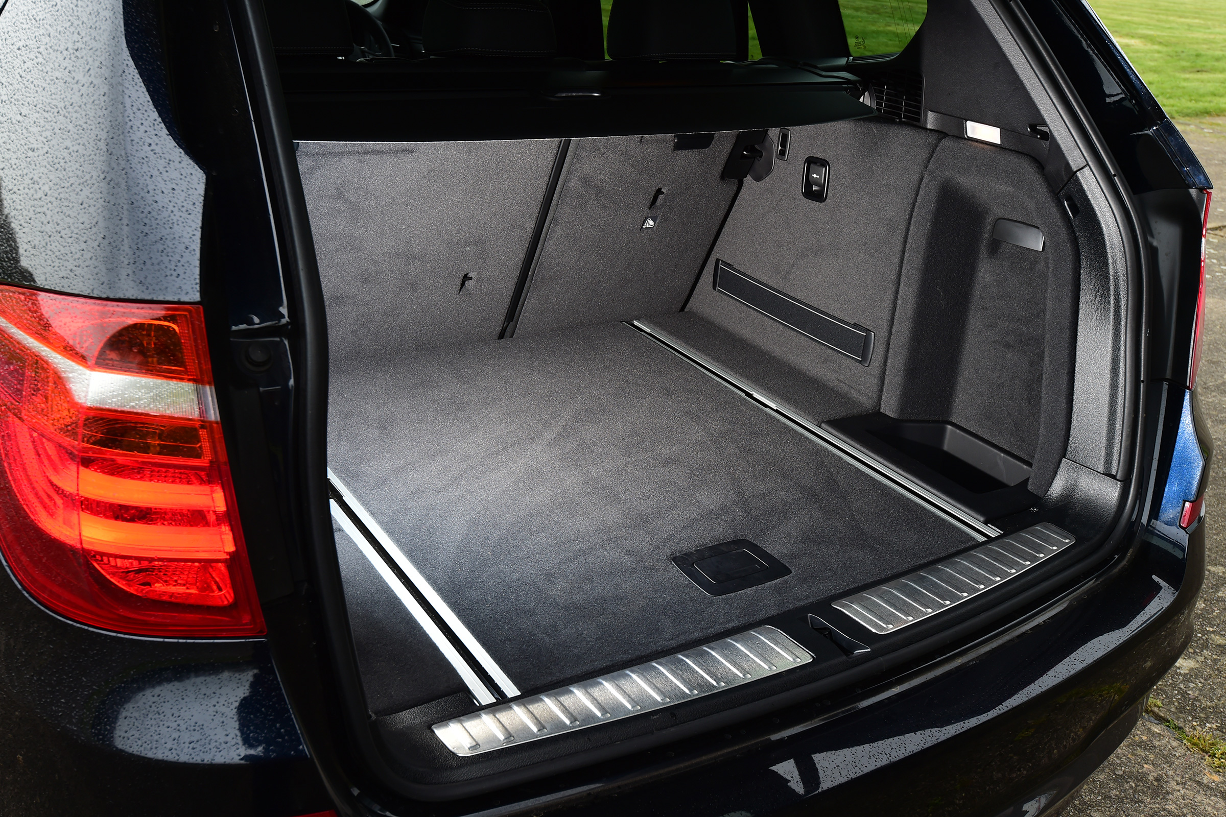 The boot offers 550 litres of luggage capacity, which matches the Audi Q5 and Mercedes GLC