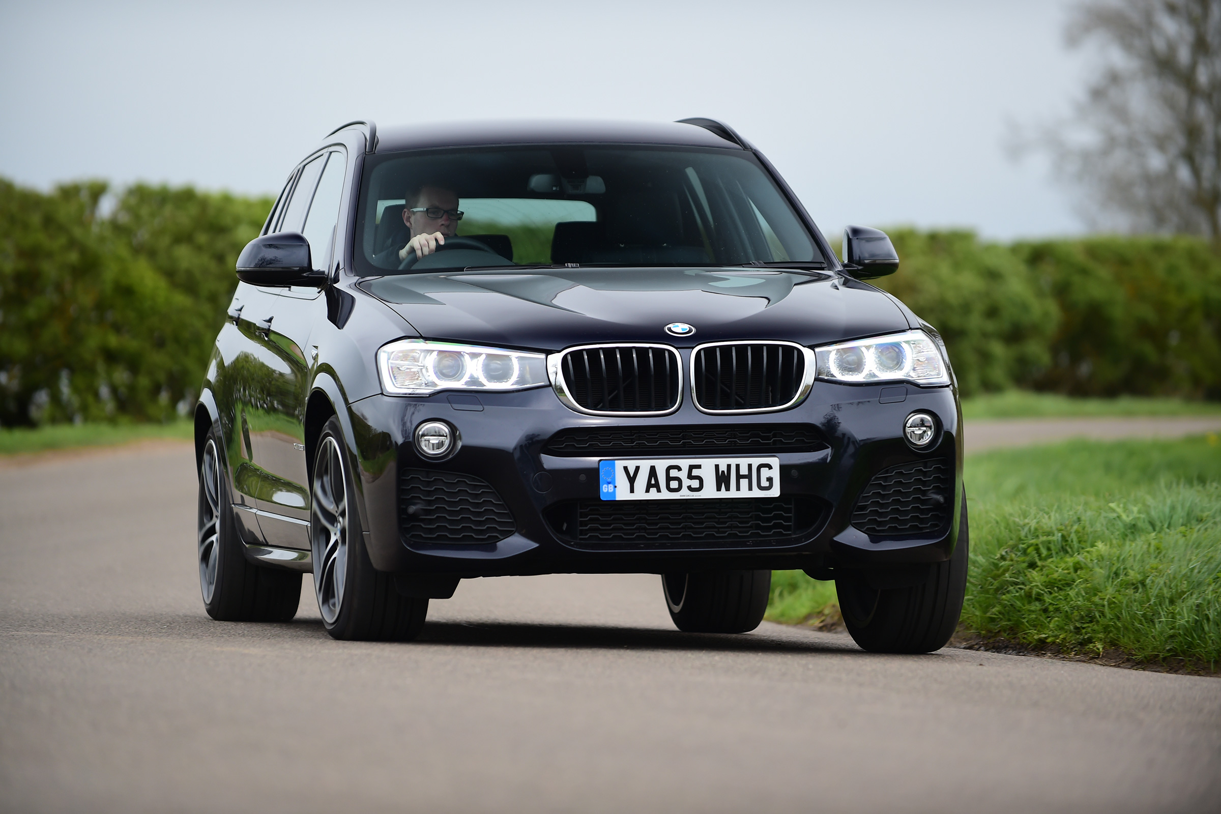 With the Variable Damper Control system fitted, it's possible to choose between Comfort and Sport settings