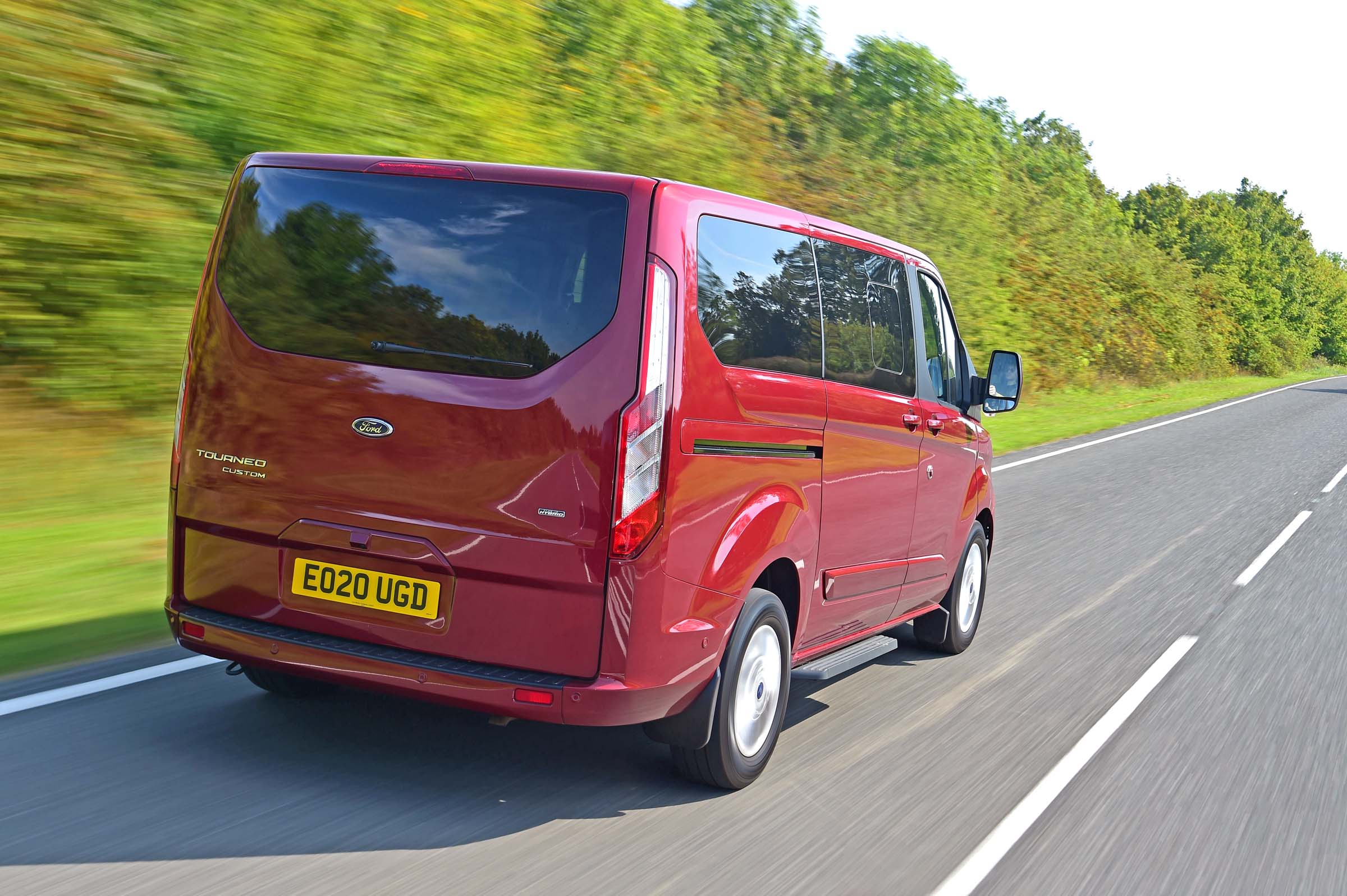Ford Tourneo Custom driving - rear