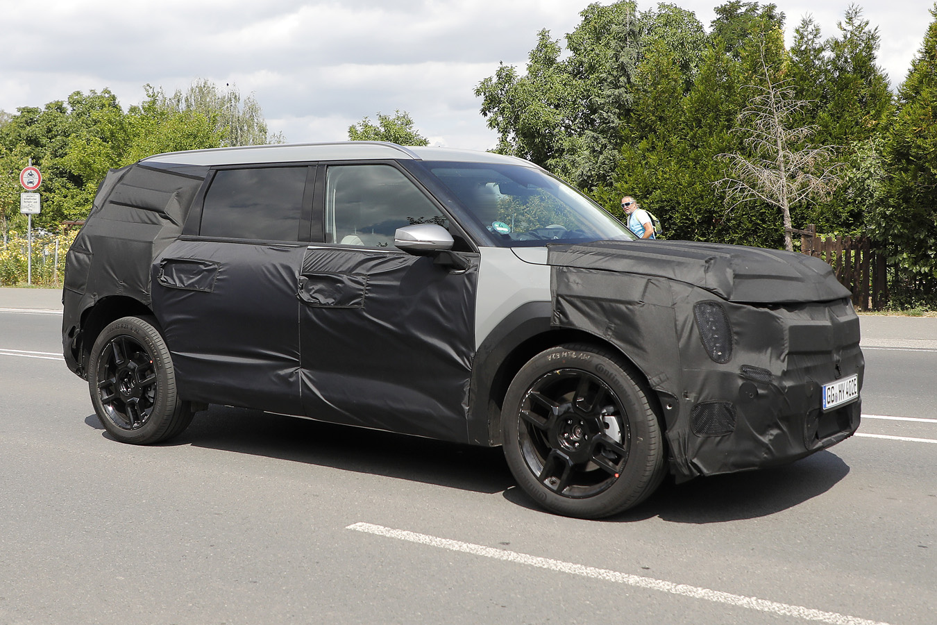 Kia EV9 spy shot driver side