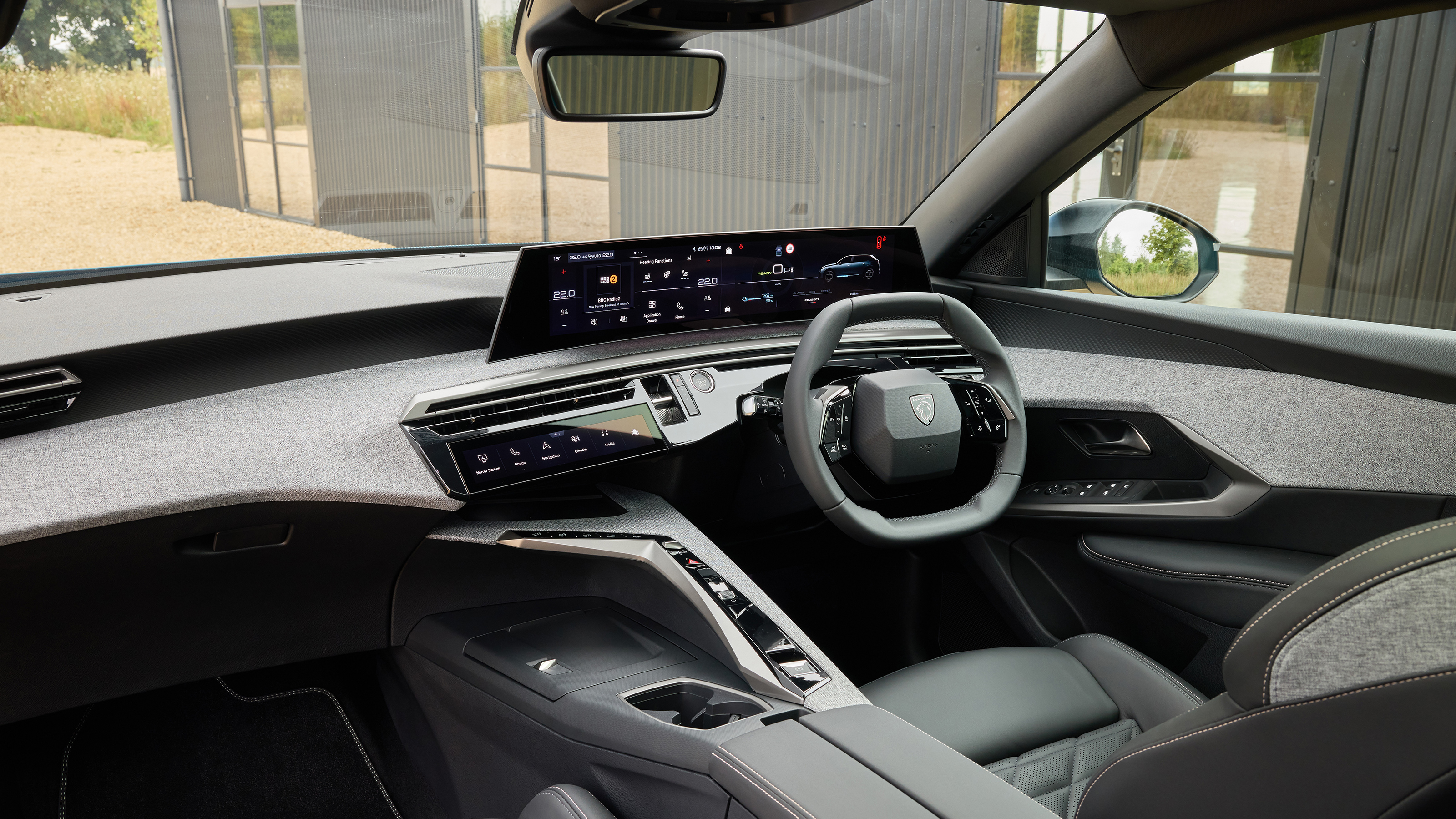 Peugeot E-5008 interior