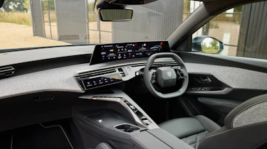 Peugeot E-5008 interior