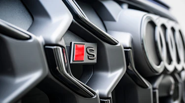 Audi SQ5 grille